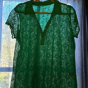 Van Heusen XL lined lace emerald green top. Excellent condition.